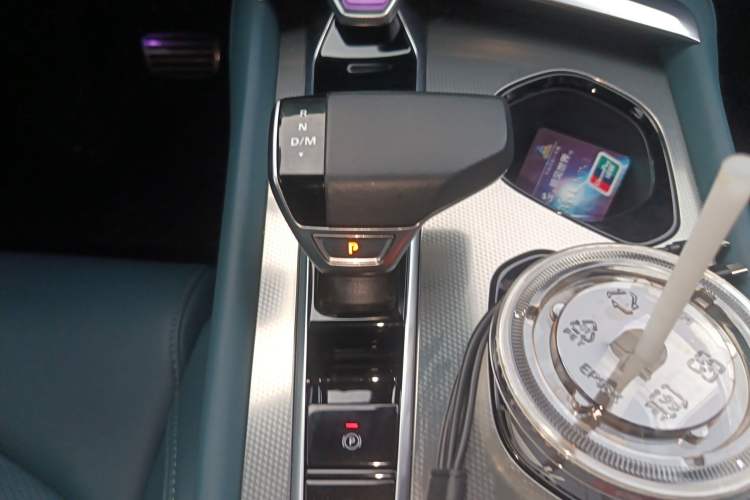 Used MG 7 2023 2.0T Automatic Hunter Luxury Edition Gear Lever