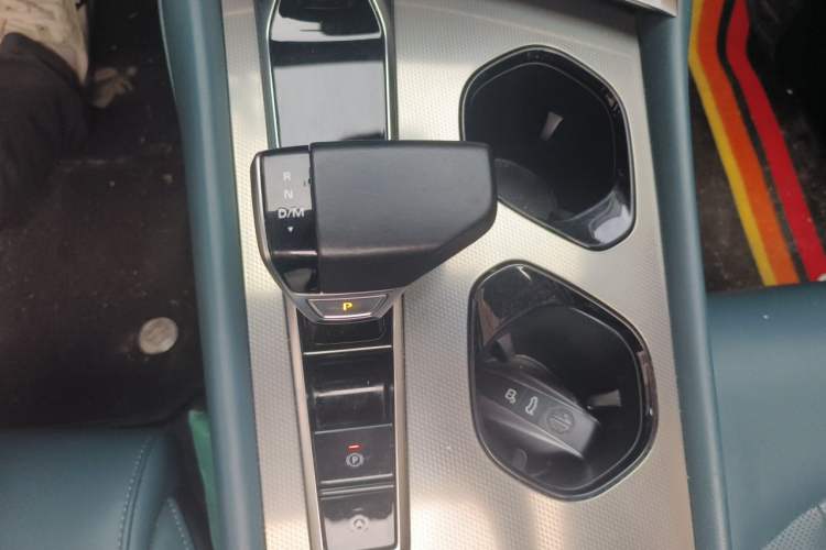 Used MG 7 2023 2.0T Automatic Trophy+ Ignition Glory Edition Gear Lever
