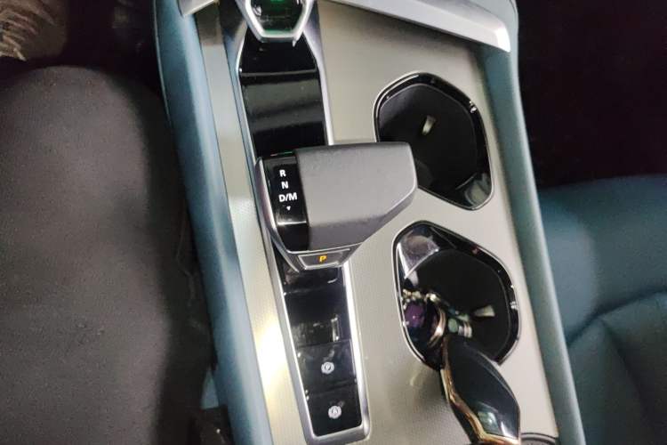 Used MG 7 2023 1.5T DCT Luxurious Supreme Edition Gear Lever