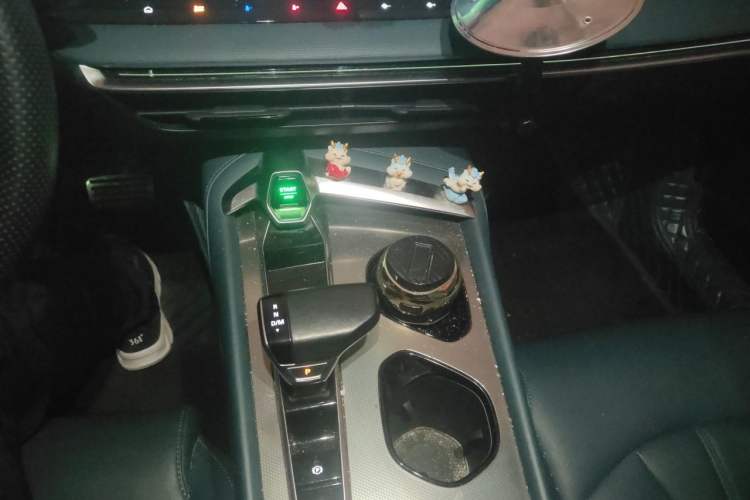 Used MG 7 2023 2.0T Automatic Hunter Luxury Edition Gear Lever