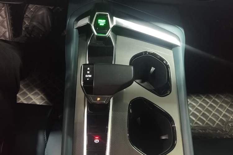 Used MG 7 2023 2.0T Automatic Hunter Luxury Edition Gear Lever