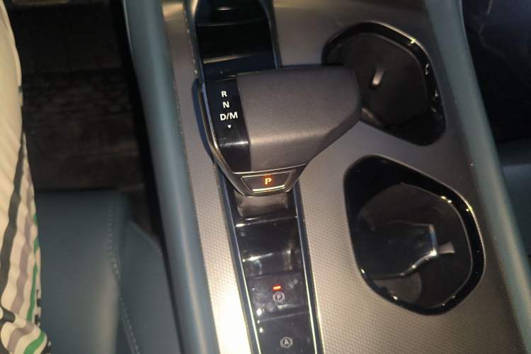 Used MG 7 2023 2.0T Automatic Hunter Luxury Edition Gear Lever