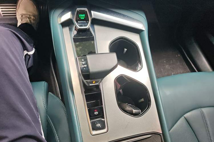 Used MG 7 2023 2.0T Automatic Hunter Luxury Edition Gear Lever