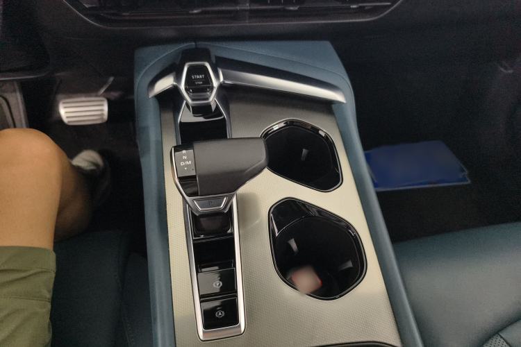 Used MG 7 2023 2.0T Automatic Hunter Luxury Edition Gear Lever