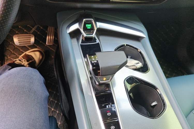 Used MG 7 2023 2.0T Automatic Trophy+ Ignition Glory Edition Gear Lever