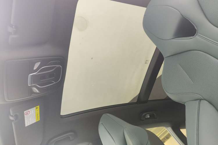 Used MG 7 2023 2.0T Automatic Hunter Luxury Edition Headliner