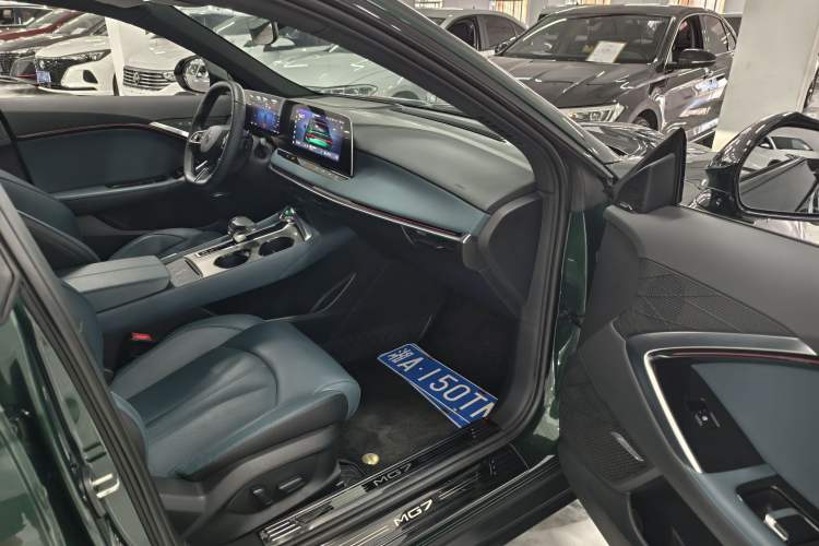 Used MG 7 2023 2.0T Automatic Hunter Luxury Edition Interior 4