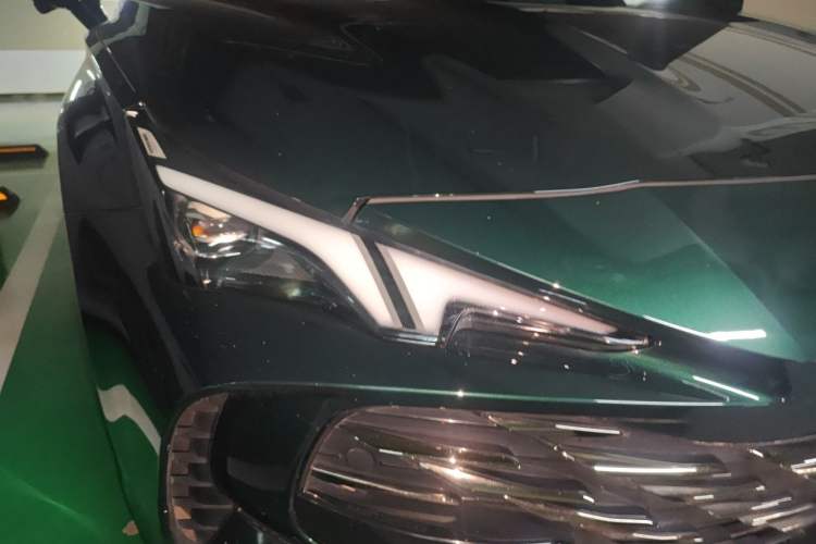 Used MG 7 2023 2.0T Automatic Hunter Luxury Edition Right Front Headlight