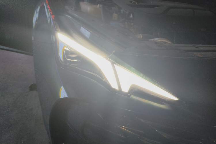 Used MG 7 2023 2.0T Automatic Hunter Luxury Edition Right Front Headlight