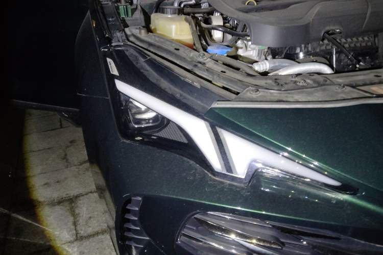 Used MG 7 2023 2.0T Automatic Hunter Luxury Edition Right Front Headlight