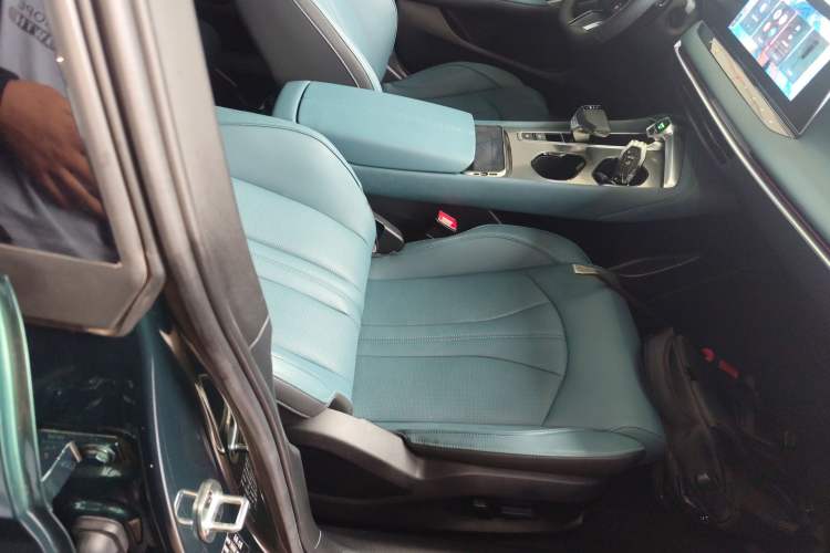 Used MG 7 2023 2.0T Automatic Hunter Luxury Edition Right Front Seat
