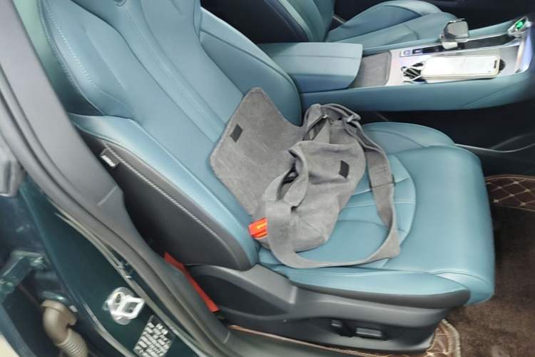 Used MG 7 2023 2.0T Automatic Hunter Luxury Edition Right Front Seat