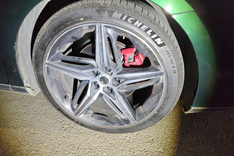 Used MG 7 2023 2.0T Automatic Trophy+ Ignition Glory Edition Right Front Wheel Hub