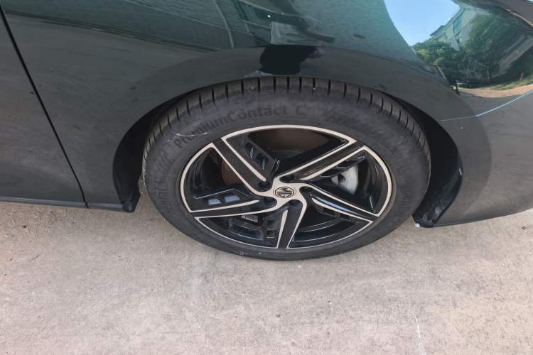 Used MG 7 2023 1.5T DCT Luxurious Supreme Edition Right Front Wheel Hub