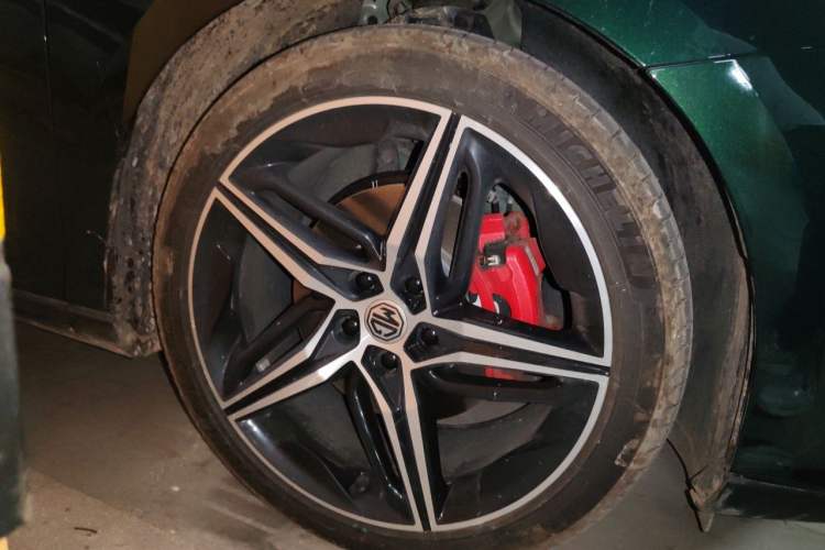 Used MG 7 2023 2.0T Automatic Trophy+ Ignition Glory Edition Right Front Wheel Hub