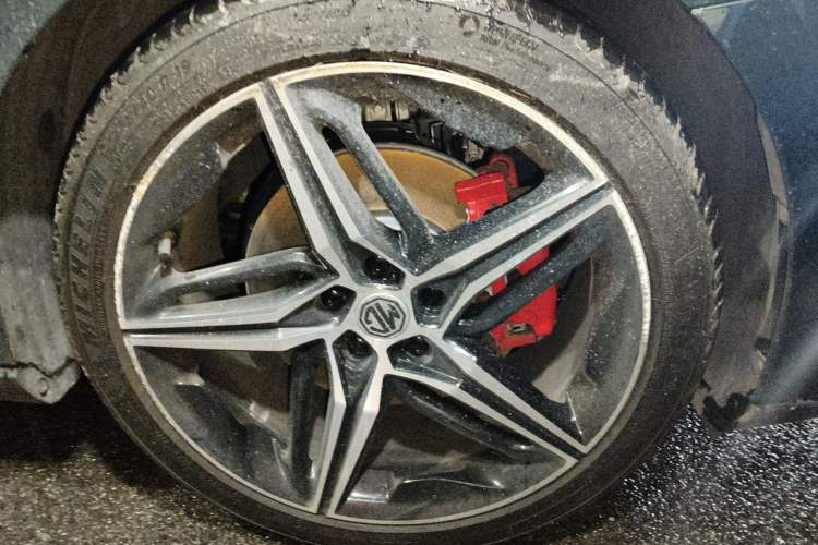 Used MG 7 2023 2.0T Automatic Trophy+ Ignition Glory Edition Right Front Wheel Hub