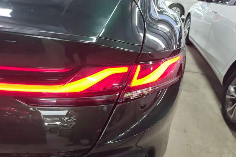 Used MG 7 2023 2.0T Automatic Hunter Luxury Edition Right Rear Taillight