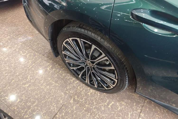 Used MG 7 2023 2.0T Automatic Hunter Luxury Edition Right Rear Wheel Hub