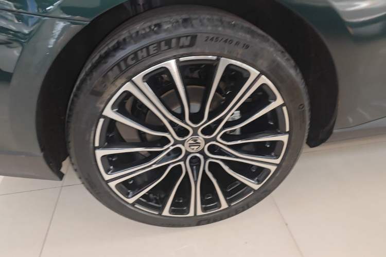 Used MG 7 2023 1.5T DCT Elegant & Graceful Edition Right Rear Wheel Hub