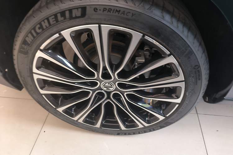 Used MG 7 2023 2.0T Automatic Hunter Luxury Edition Right Rear Wheel Hub