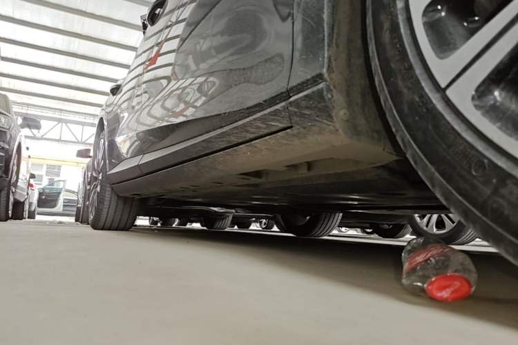 Used MG 7 2023 2.0T Automatic Hunter Luxury Edition Right Side Sill