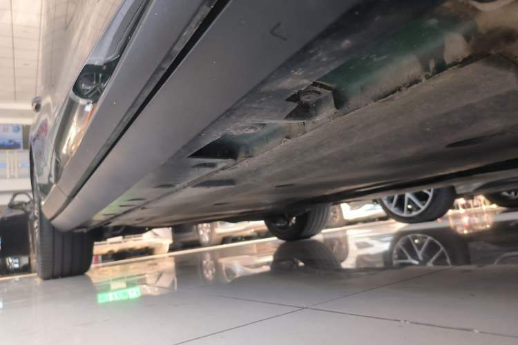 Used MG 7 2023 2.0T Automatic Hunter Luxury Edition Right Side Sill