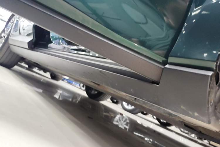 Used MG 7 2023 2.0T Automatic Hunter Luxury Edition Right Side Sill