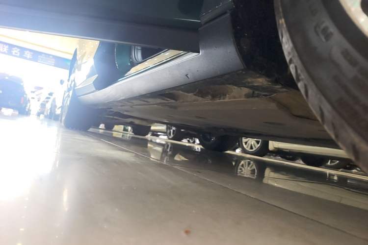 Used MG 7 2023 2.0T Automatic Hunter Luxury Edition Right Side Sill
