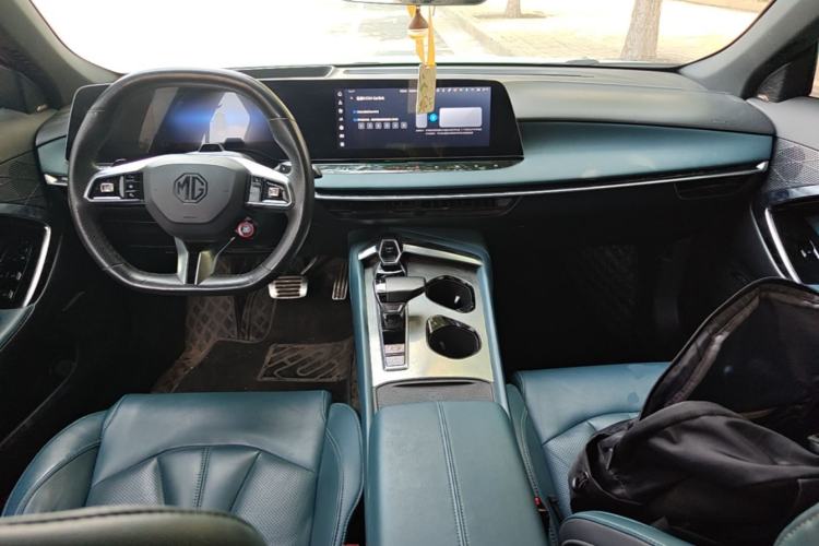 Used MG 7 2023 2.0T Automatic Trophy+ Ignition Glory Edition Center Console