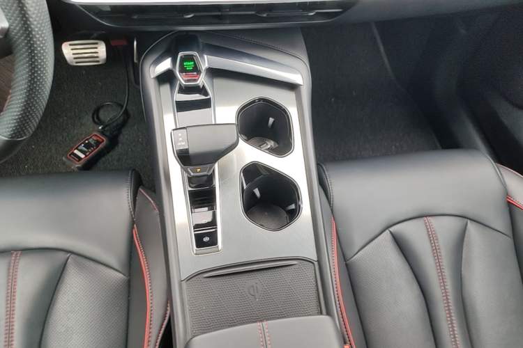 Used MG 7 2023 1.5T DCT Elegant & Graceful Edition Gear Lever