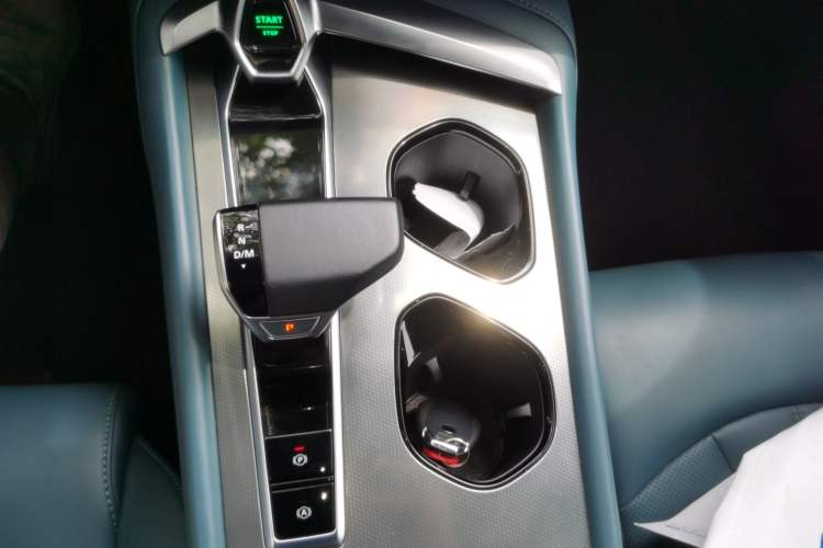Used MG 7 2023 1.5T DCT Luxurious Supreme Edition Gear Lever