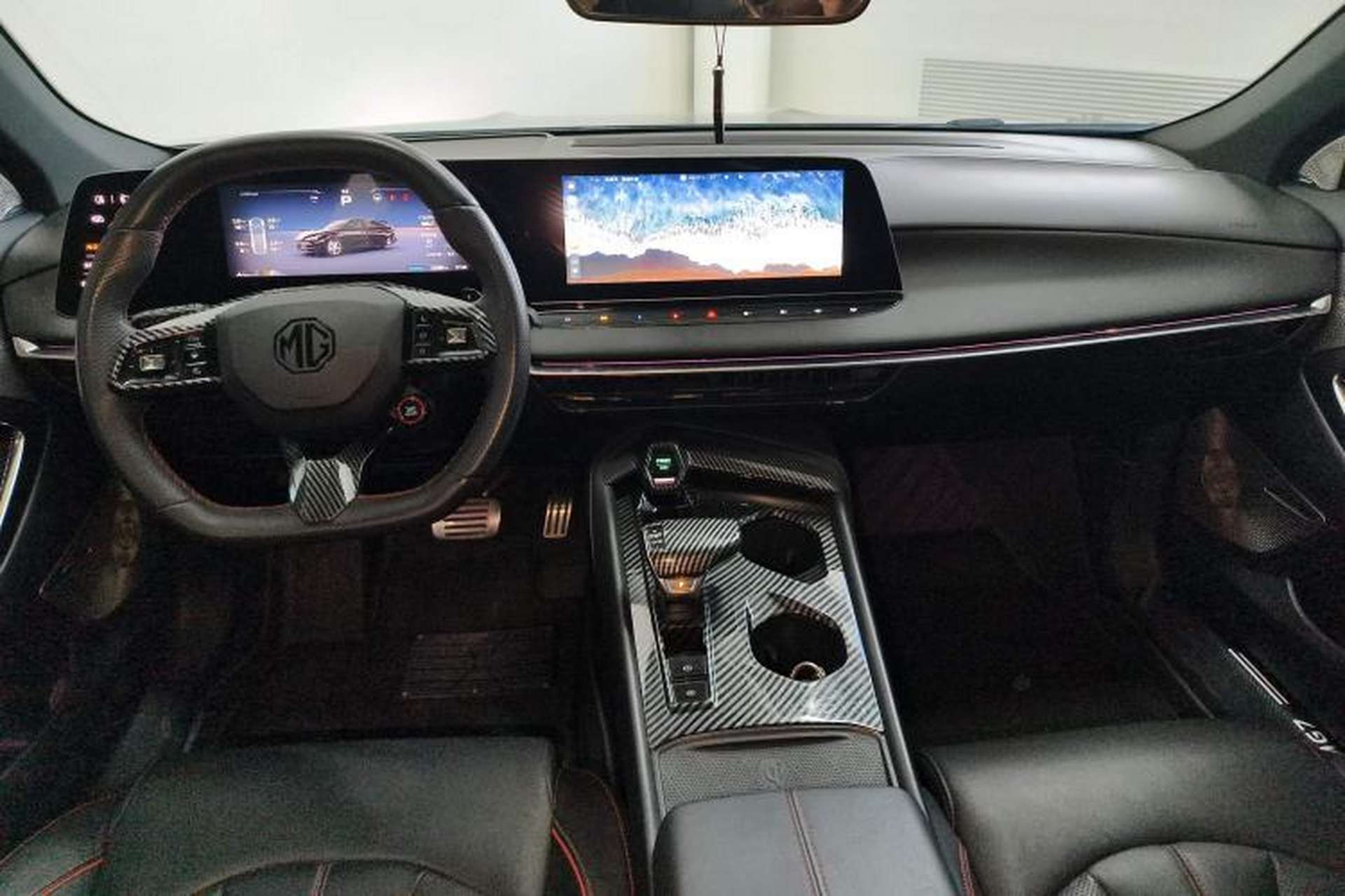 Used MG 7 2023 2.0T Automatic Trophy+ Ignition Glory Edition Center Console