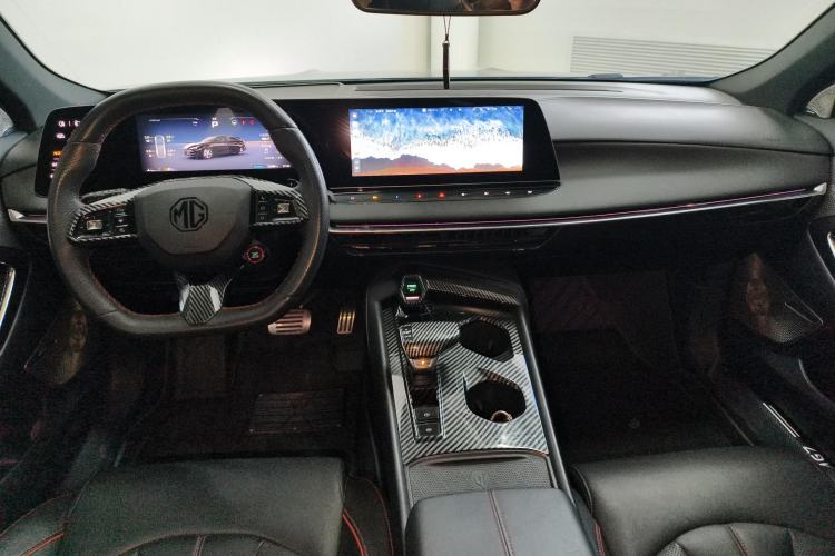 Used MG 7 2023 2.0T Automatic Trophy+ Ignition Glory Edition Center Console