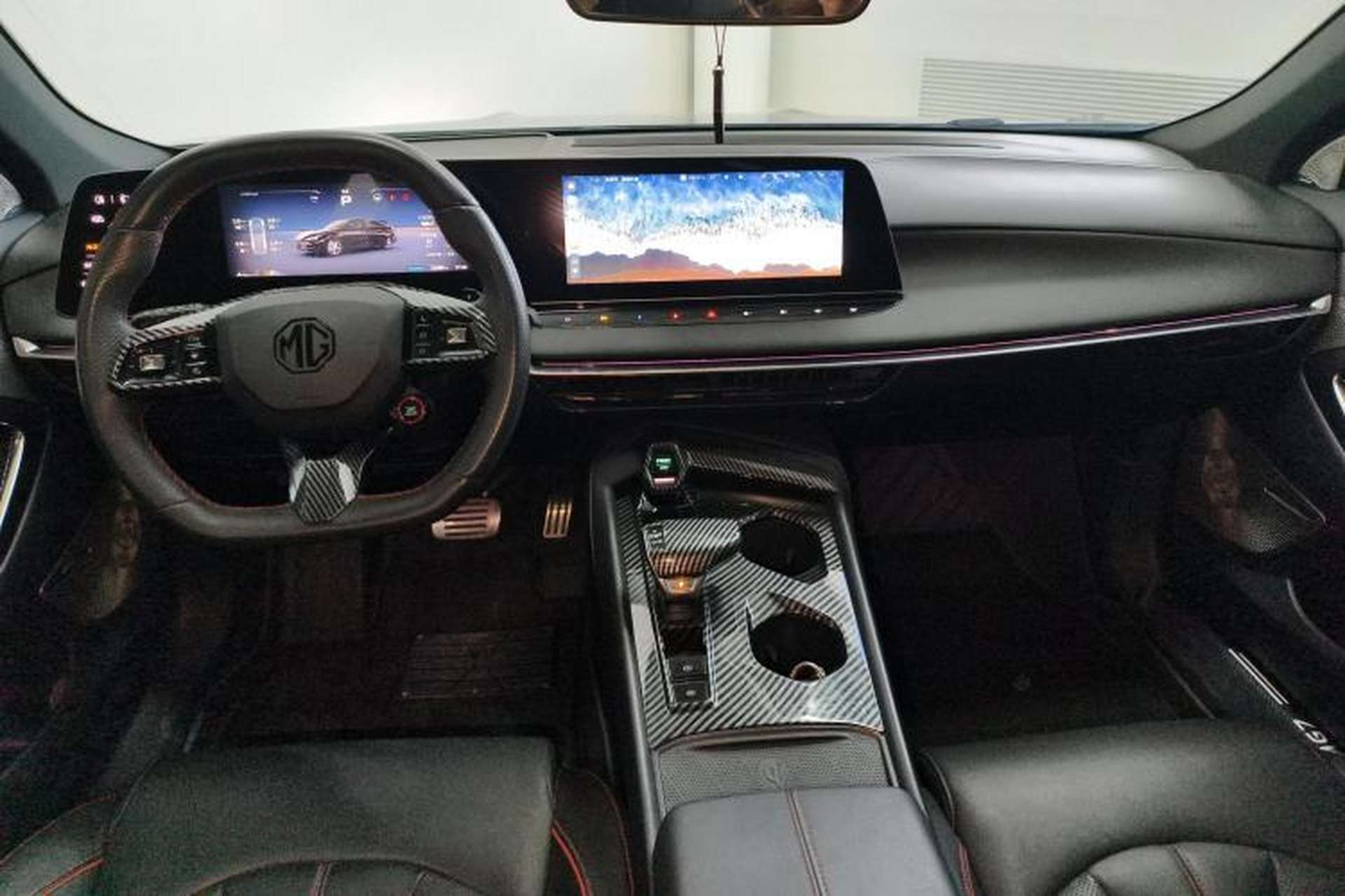 Used MG 7 2023 2.0T Automatic Trophy+ Ignition Glory Edition Center Console