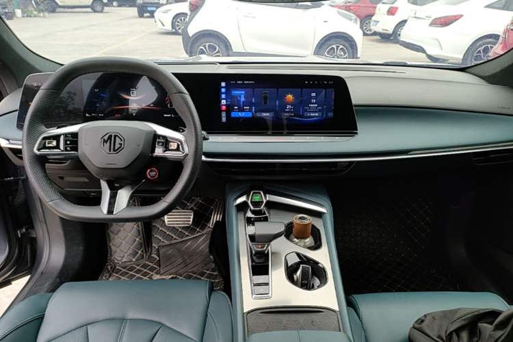 Used MG 7 2023 1.5T DCT Luxurious Supreme Edition Center Console