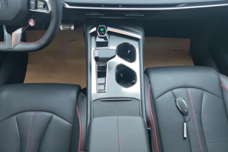 Used MG 7 2023 2.0T Automatic Hunter Luxury Edition Gear Lever