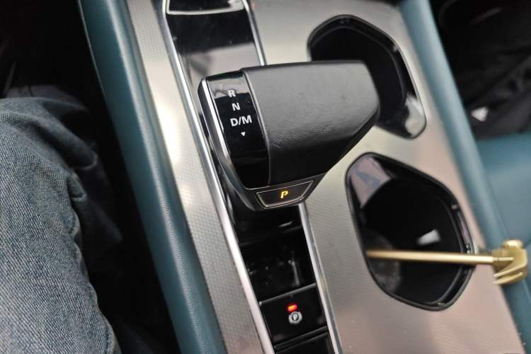 Used MG 7 2023 1.5T DCT Elegant & Graceful Edition Gear Lever