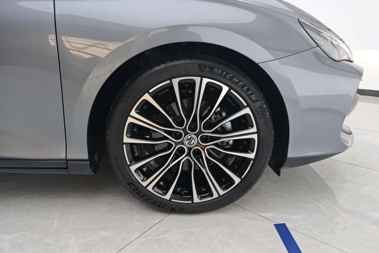 Used MG 7 2023 2.0T Automatic Hunter Luxury Edition Left Rear Wheel Hub