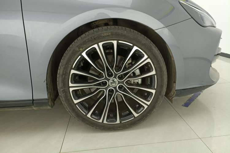 Used MG 7 2023 2.0T Automatic Hunter Luxury Edition Left Rear Wheel Hub