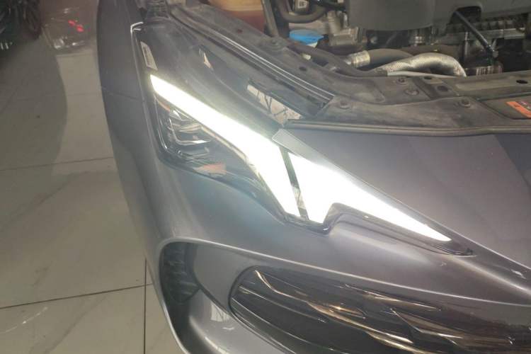 Used MG 7 2023 2.0T Automatic Hunter Luxury Edition Right Front Headlight