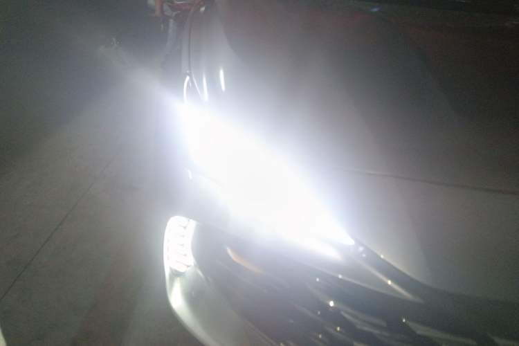 Used MG 7 2023 2.0T Automatic Hunter Luxury Edition Right Front Headlight