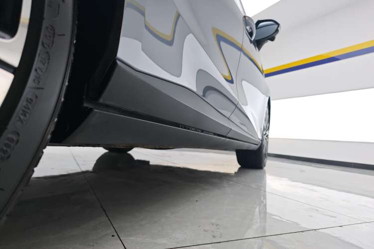 Used MG 7 2023 2.0T Automatic Hunter Luxury Edition Right Side Sill