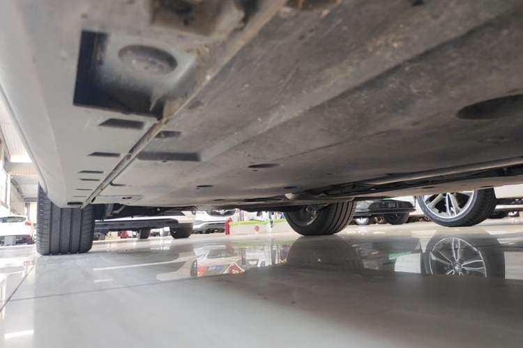Used MG 7 2023 2.0T Automatic Hunter Luxury Edition Right Side Sill