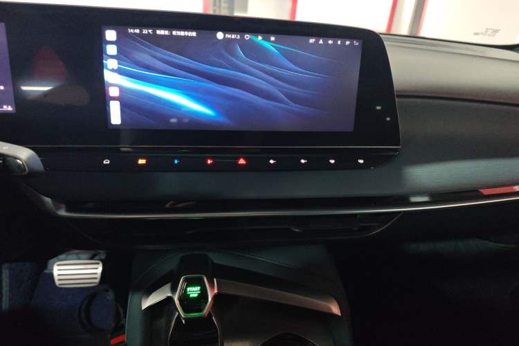 Used MG 7 2023 2.0T Automatic Hunter Luxury Edition Audio And AC Panel