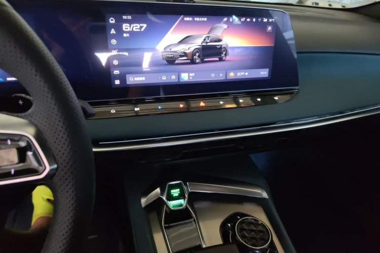 Used MG 7 2023 2.0T Automatic Hunter Luxury Edition Audio And AC Panel