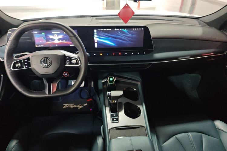 Used MG 7 2023 2.0T Automatic Hunter Luxury Edition Center Console