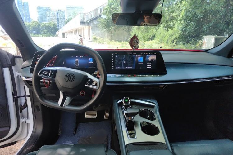Used MG 7 2023 2.0T Automatic Trophy+ Ignition Glory Edition Center Console