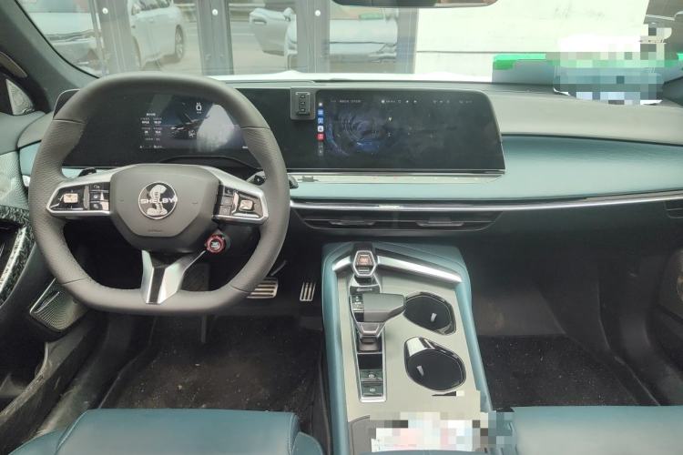 Used MG 7 2023 2.0T Automatic Trophy+ Ignition Glory Edition Center Console