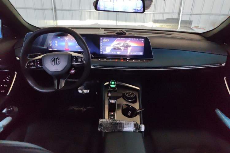 Used MG 7 2023 2.0T Automatic Hunter Luxury Edition Center Console