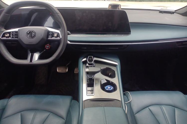 Used MG 7 2023 2.0T Automatic Hunter Luxury Edition Center Console